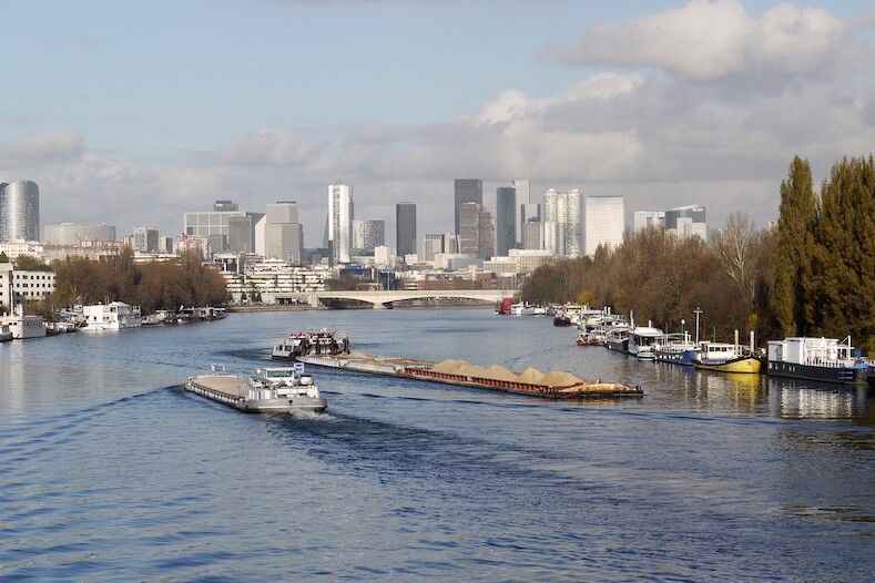 Transporter les colis par le fleuve, solution décarbonée pour livrer en centre-ville?